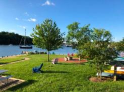 Fire pit and picnic area at Watergrate Marina & Apartments